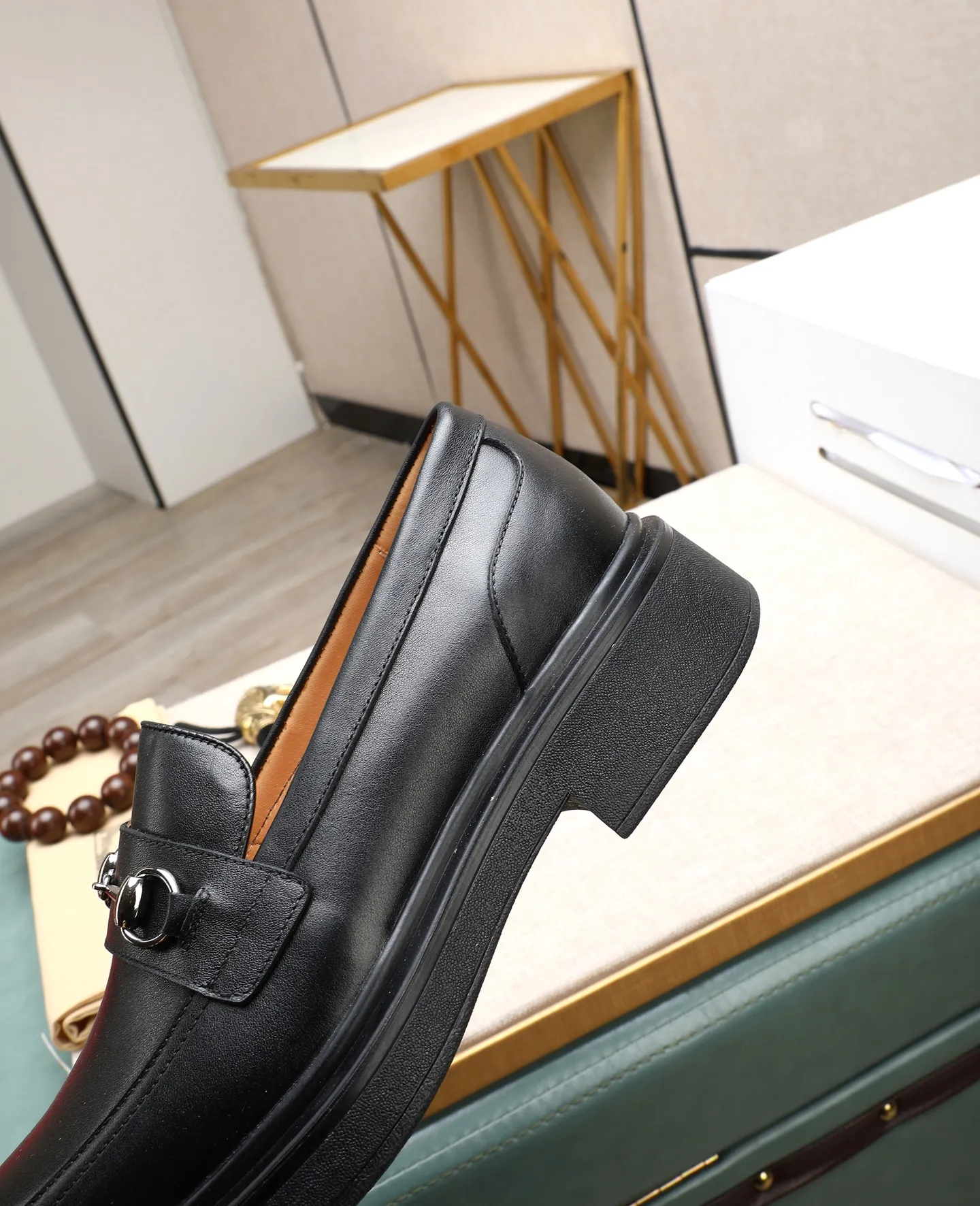 Men's shoes 💰520 (high-end, all cowhide) GUCCI high-end formal leather shoes, original imported fabrics from Italy, cowhide lining, original hardware. I believe you will be struck by it from the first moment you see it. The avant-garde atmosphere can no longer fully interpret its elegance. AAA grade rubber outsole, super comfortable. The original counter last guarantees its original version and quality. The simple upper ensures its comfort and breathability. A pair of truly good shoes has its own unique soul, famous quality, regular size 38-44 (45 customized)